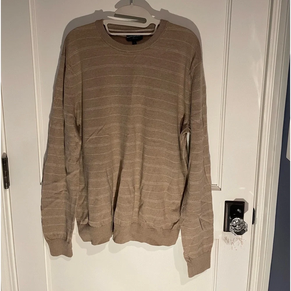 Banana Republic 100% Merino Wool Sweater (Large). - Picture 1 of 3